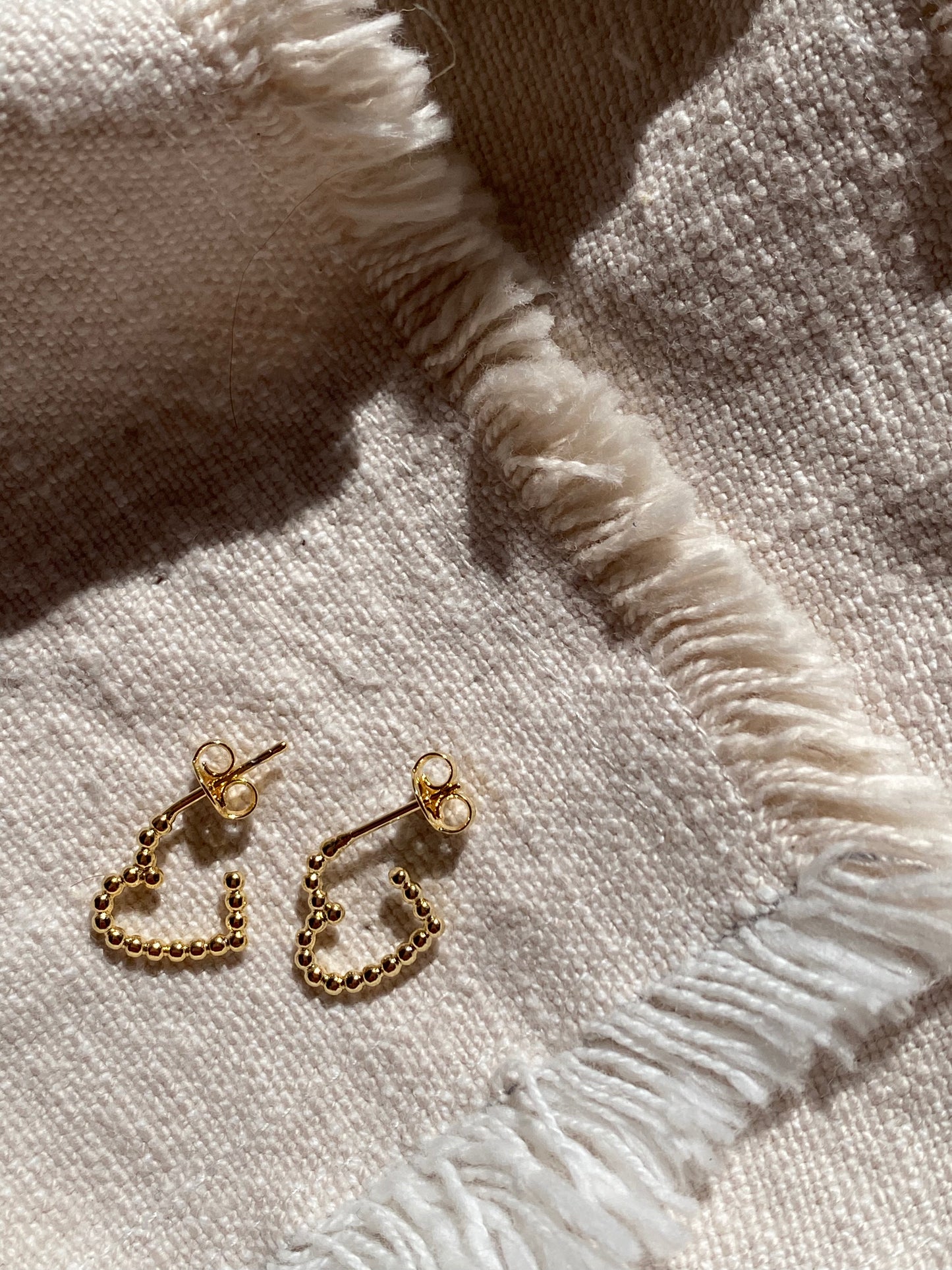 Bubbly heart mini hoops