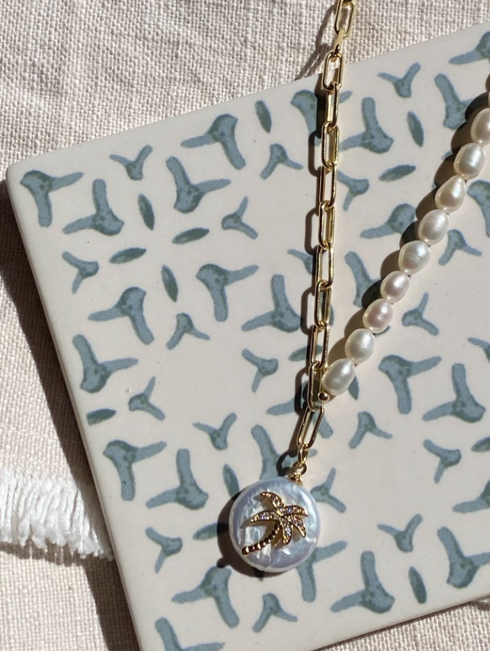 Palms & pearls necklace