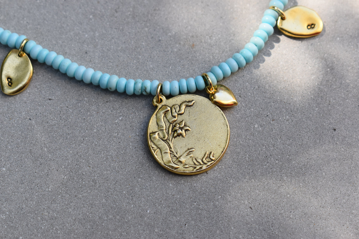 Rosa Mística Mary charm necklace