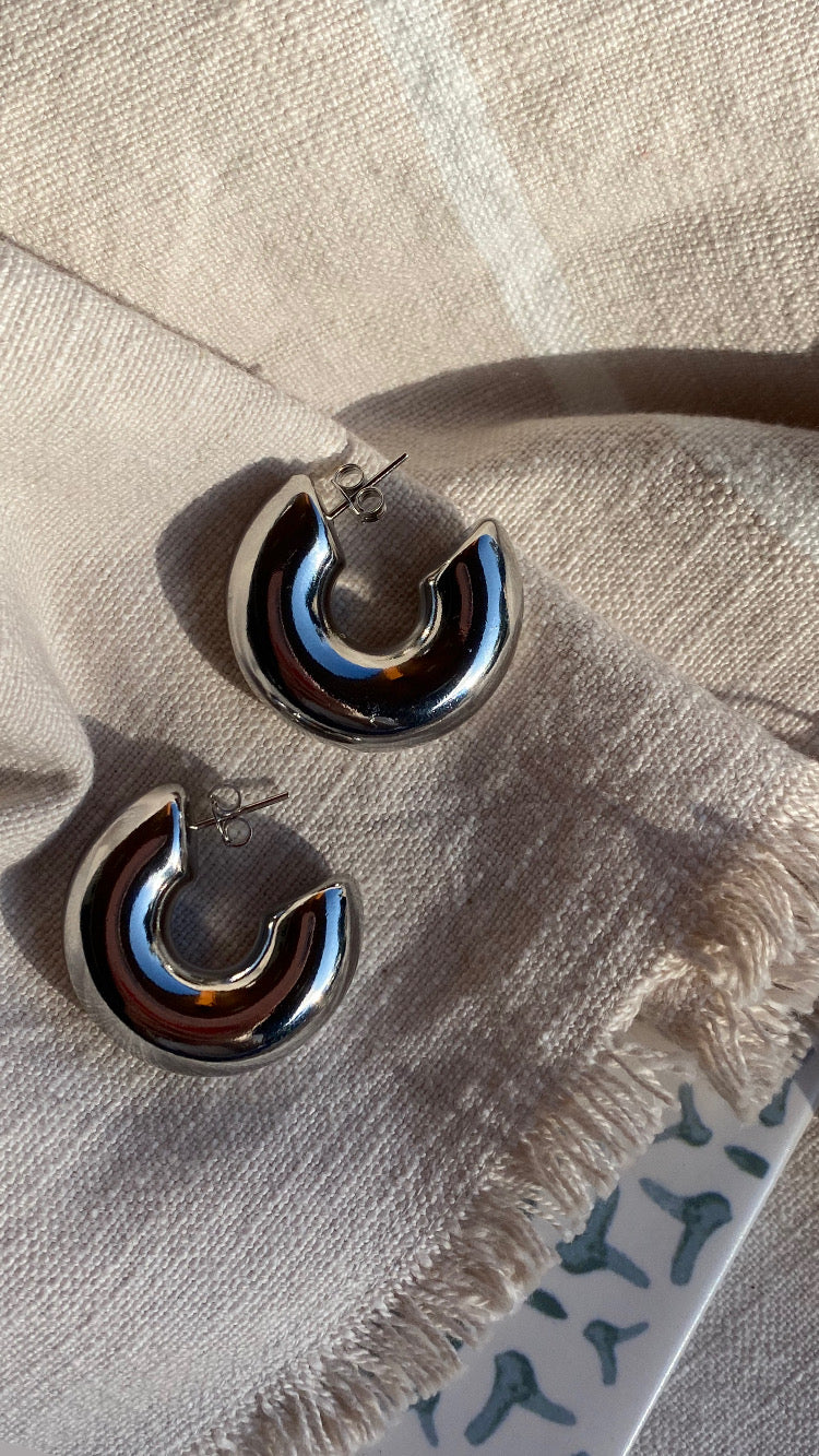 Silver doughnut hoops