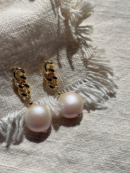 Pearl and chain dangle earrings