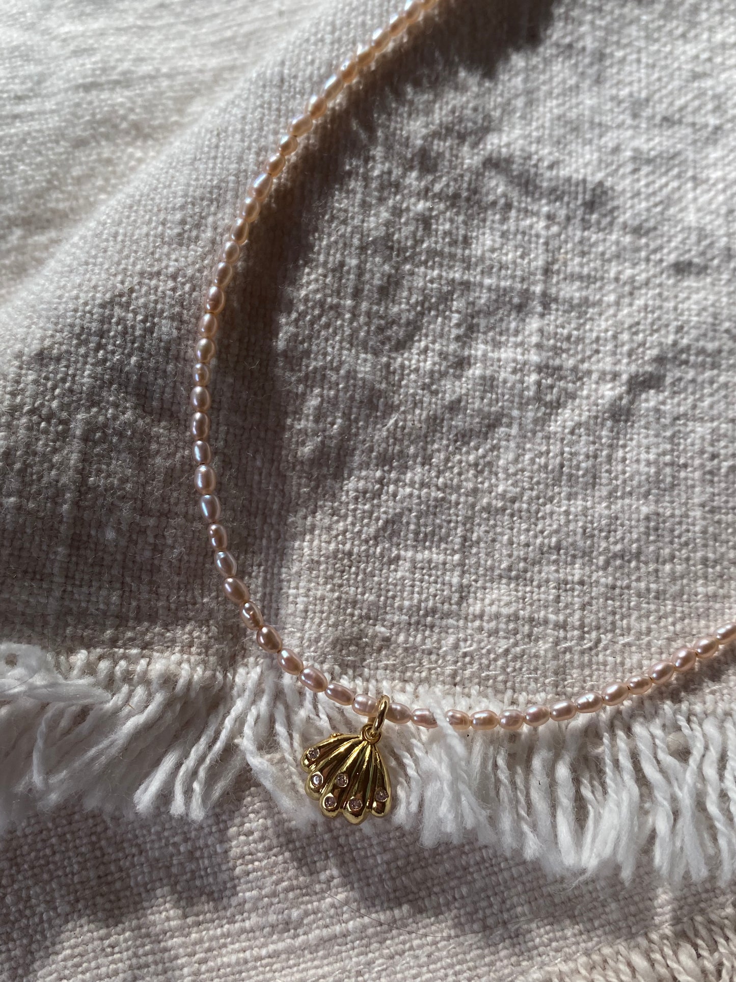 Pearl petals necklace