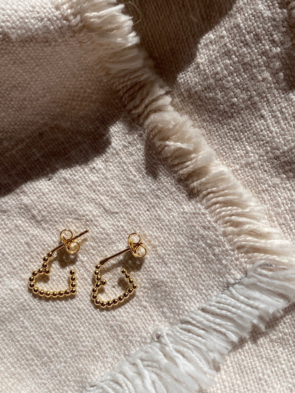 Bubbly heart mini hoops