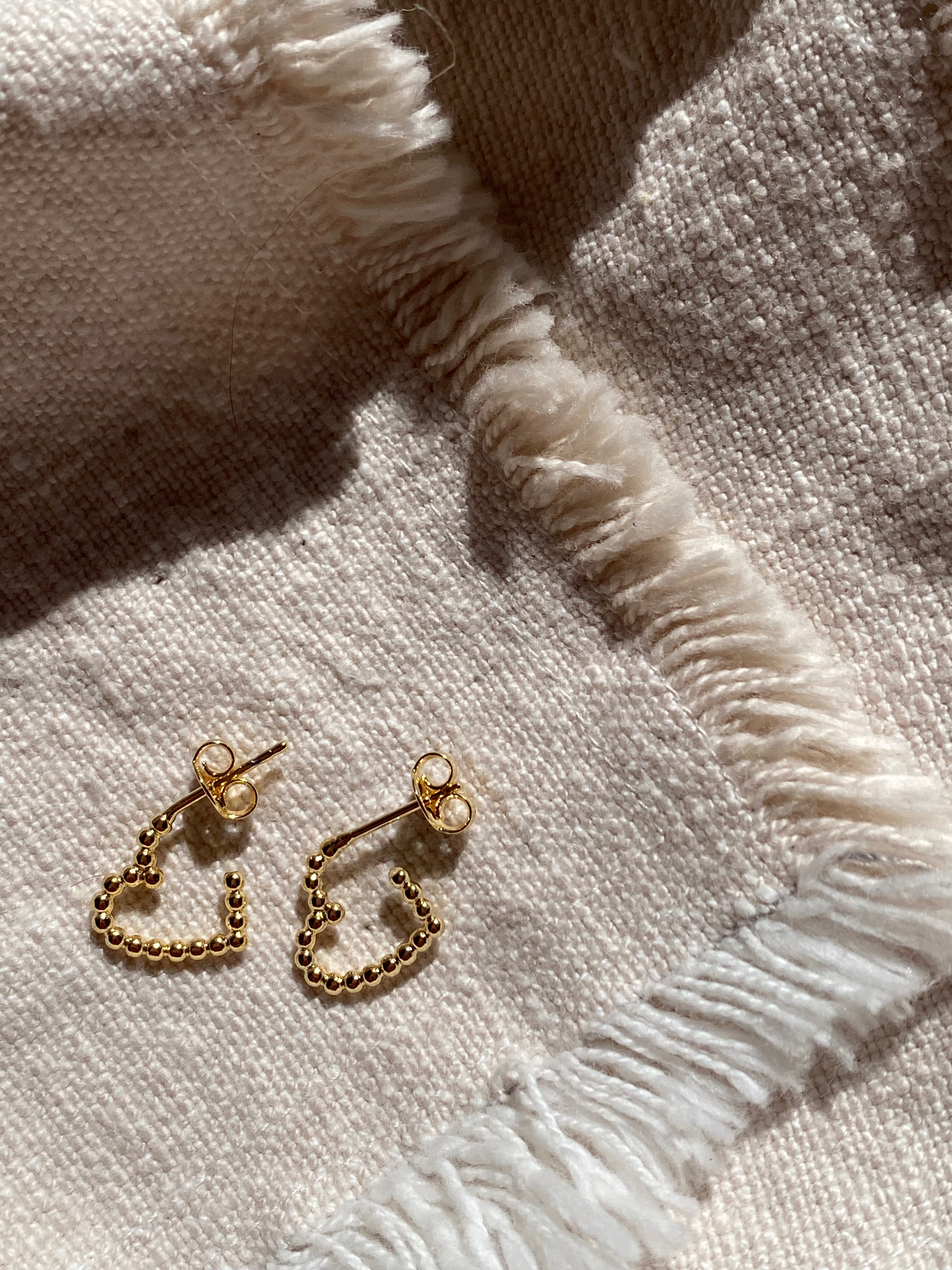 Bubbly heart mini hoops