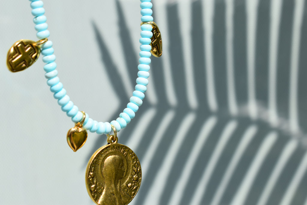 Rosa Mística Mary charm necklace