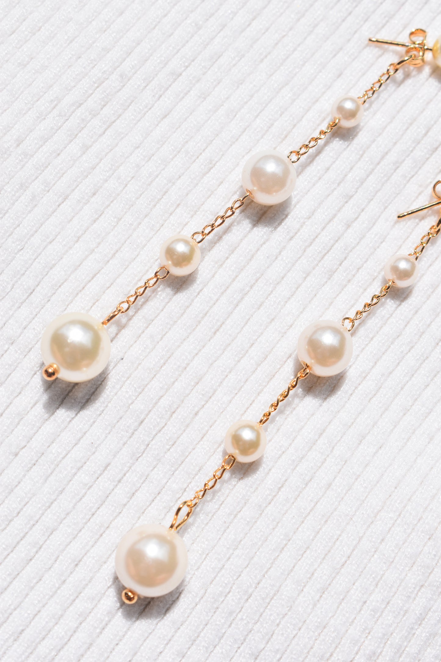 Elara Pearl Dangle Earrings