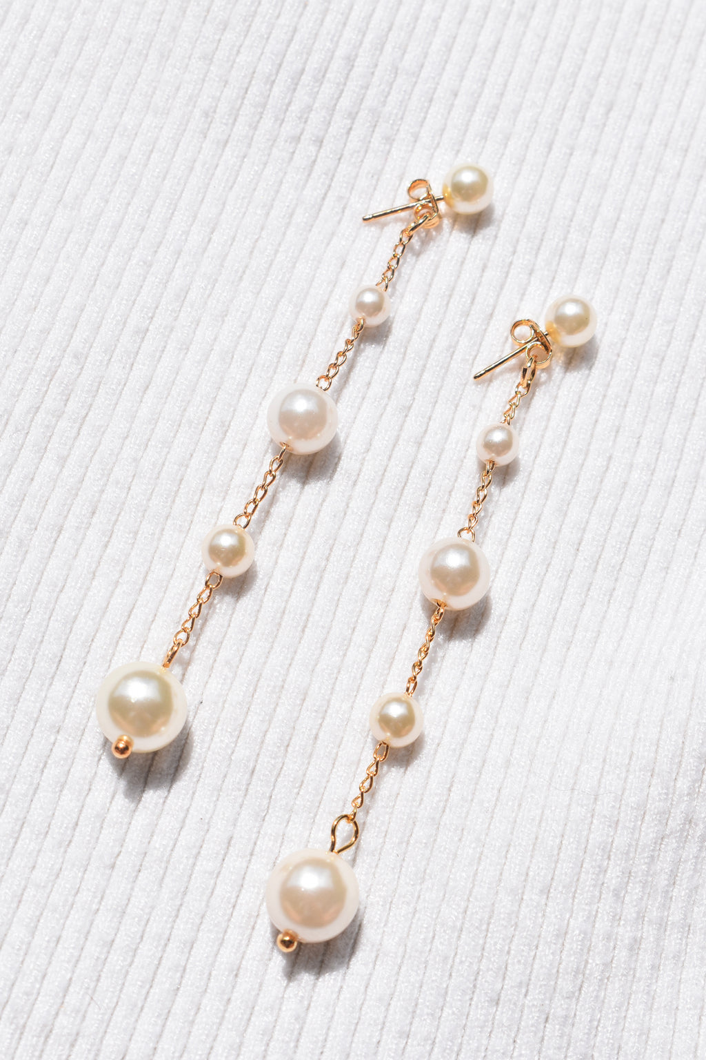 Elara Pearl Dangle Earrings