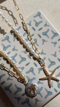 Palms & pearls necklace