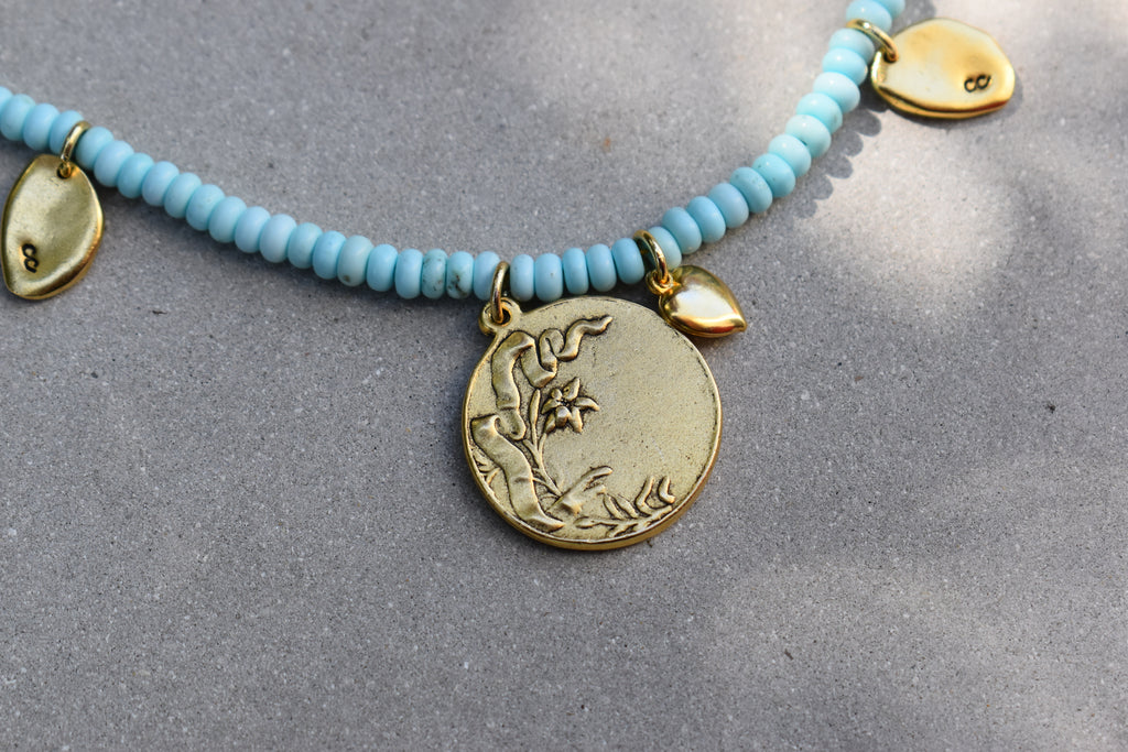 Rosa Mística Mary charm necklace