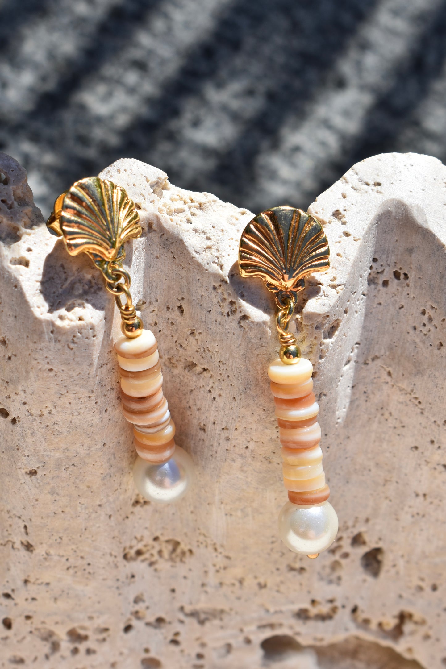 White sands dangle earrings