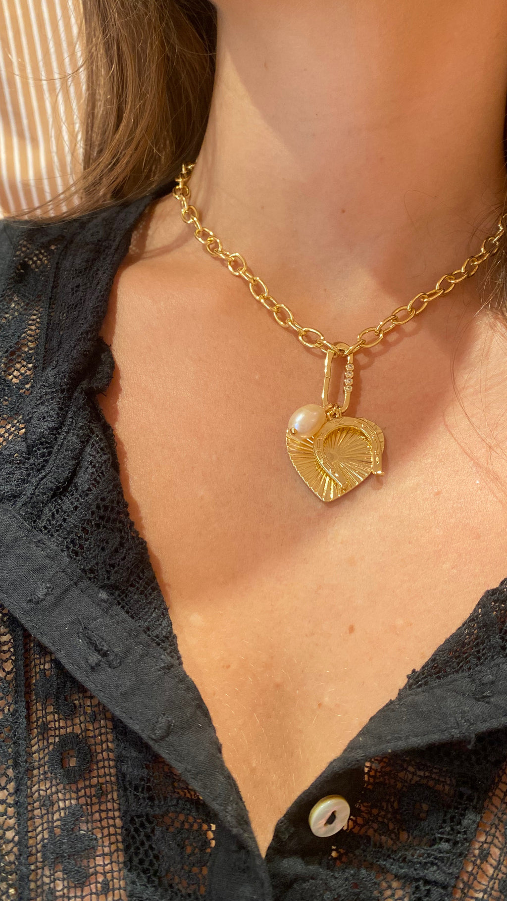 Golden horseshoe charm necklace