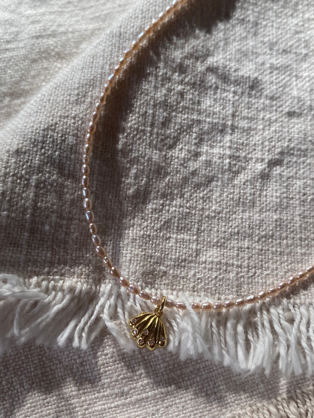 Pearl petals necklace