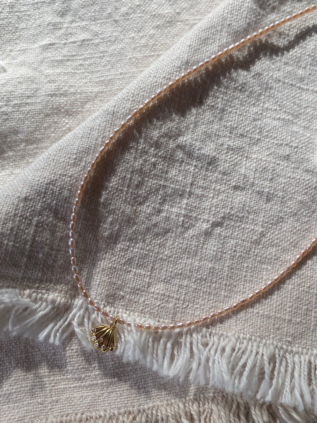 Pearl petals necklace