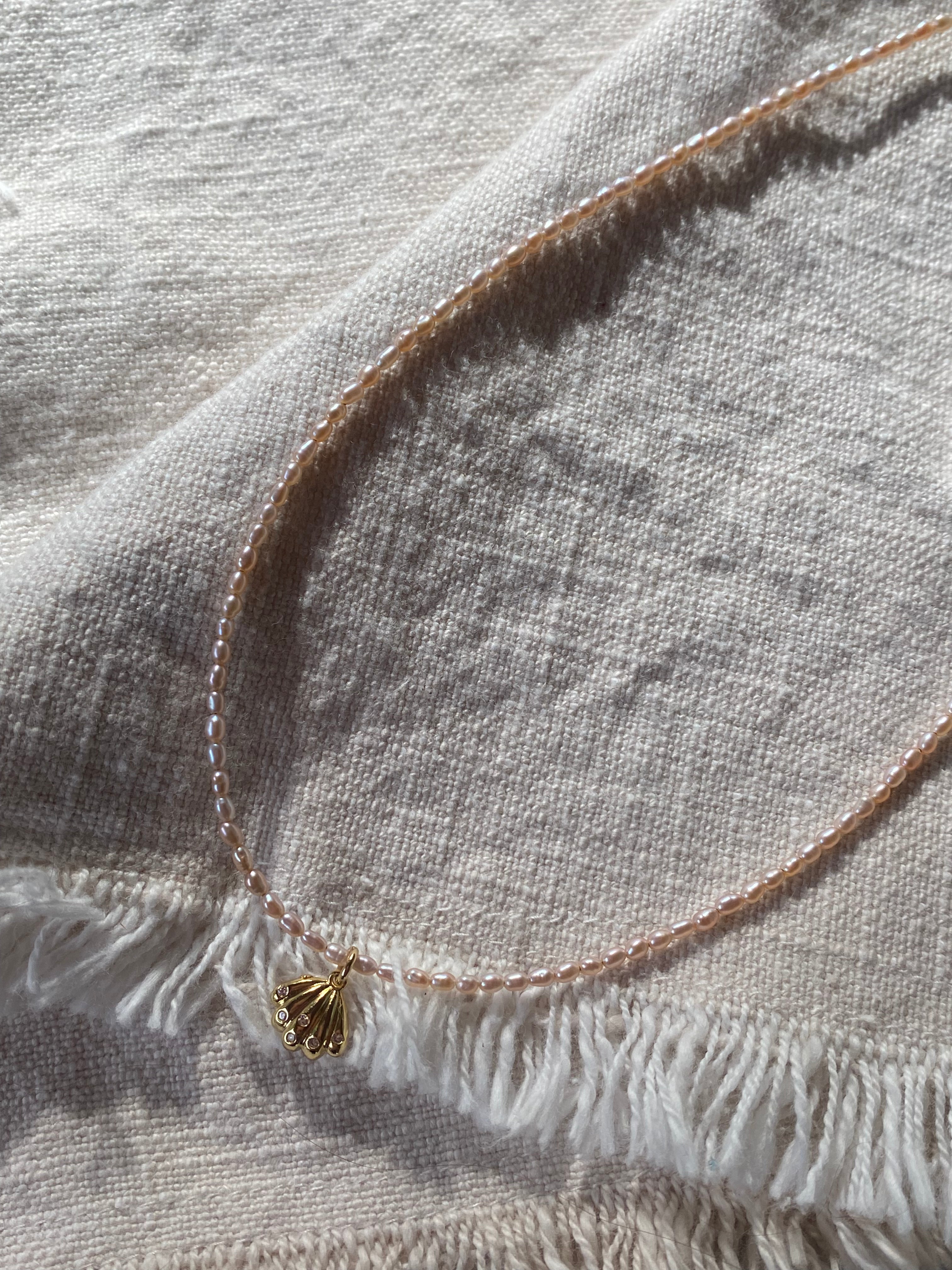 Pearl petals necklace