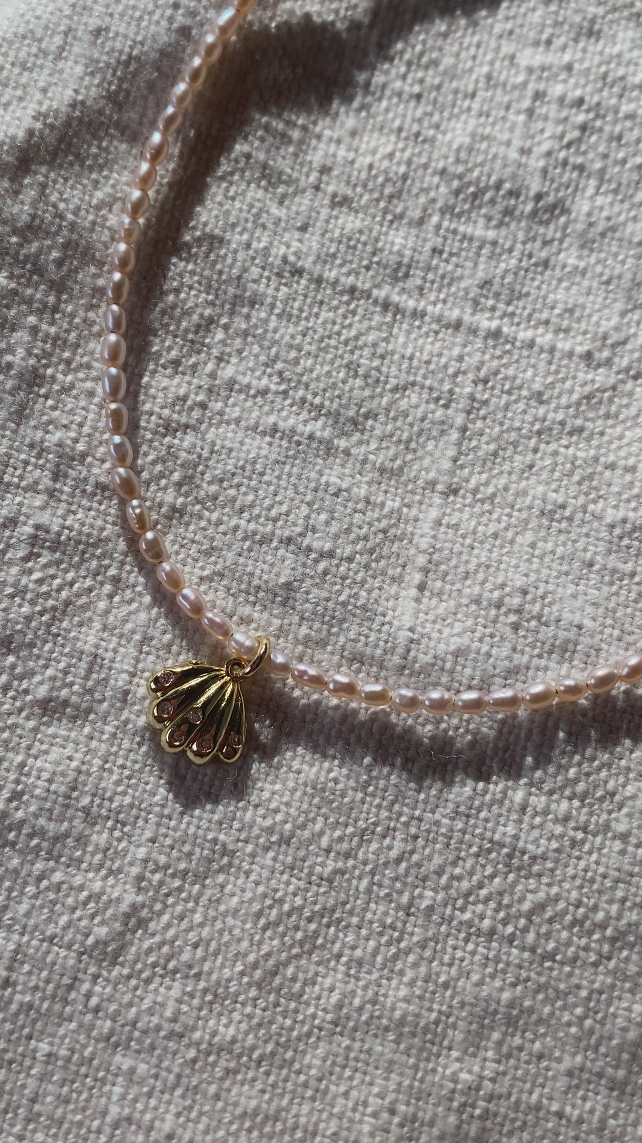 Pearl petals necklace