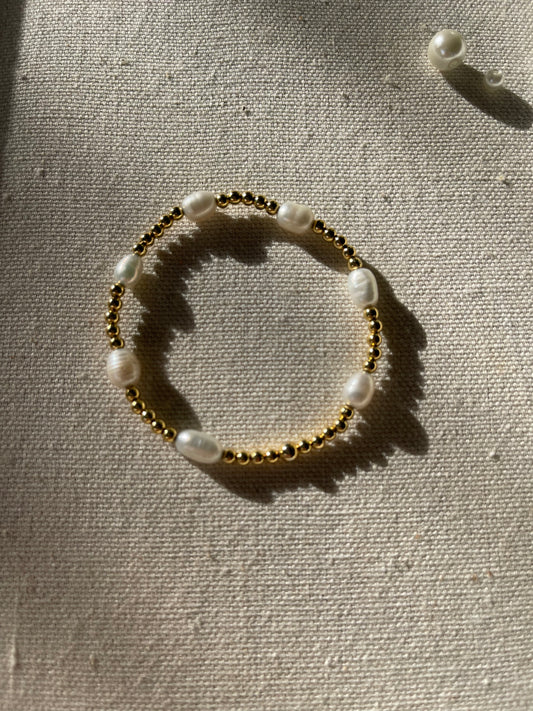 Pearly gold bracelet